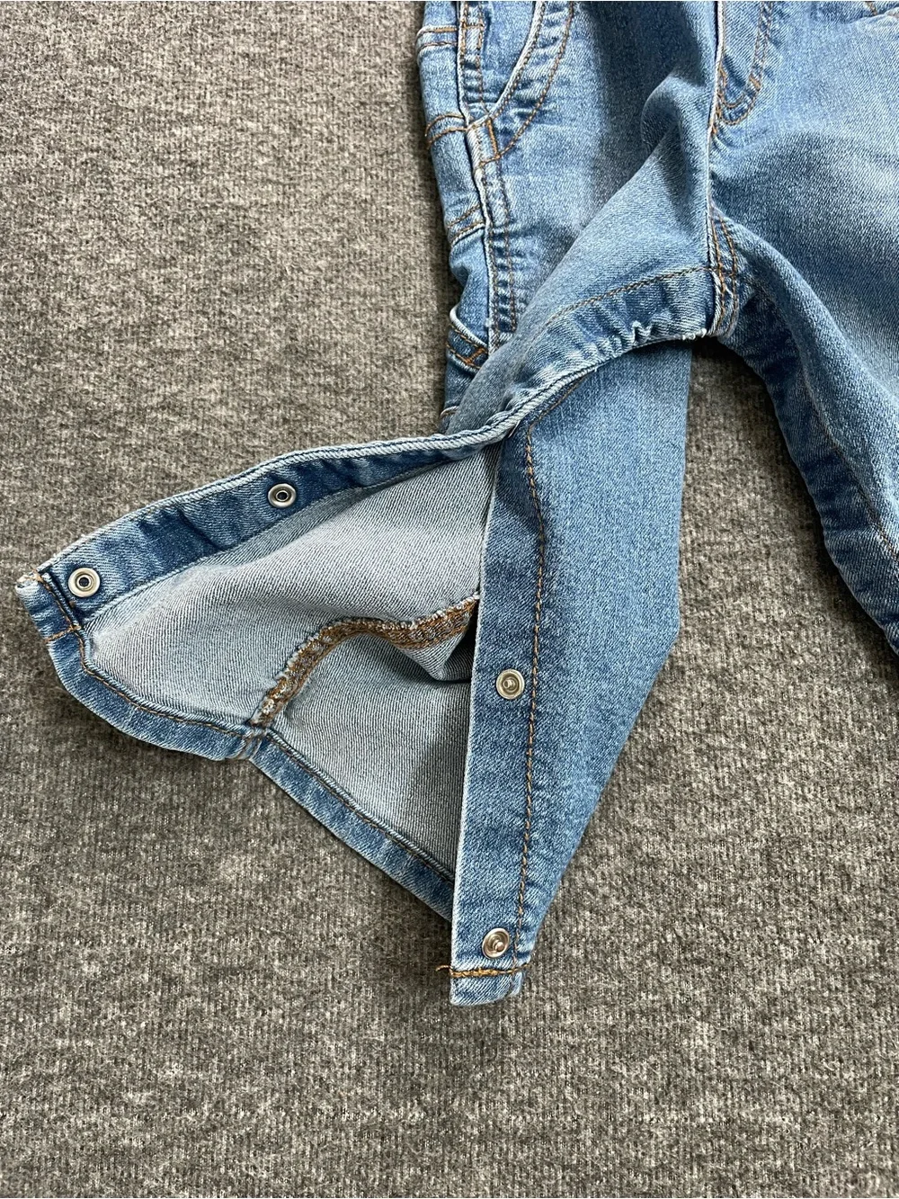 OshKosh B'Gosh Unisex 18M Classic Denim Overalls Adjustable Straps Snap
